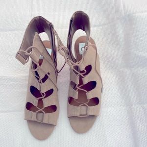 Women’s shoes